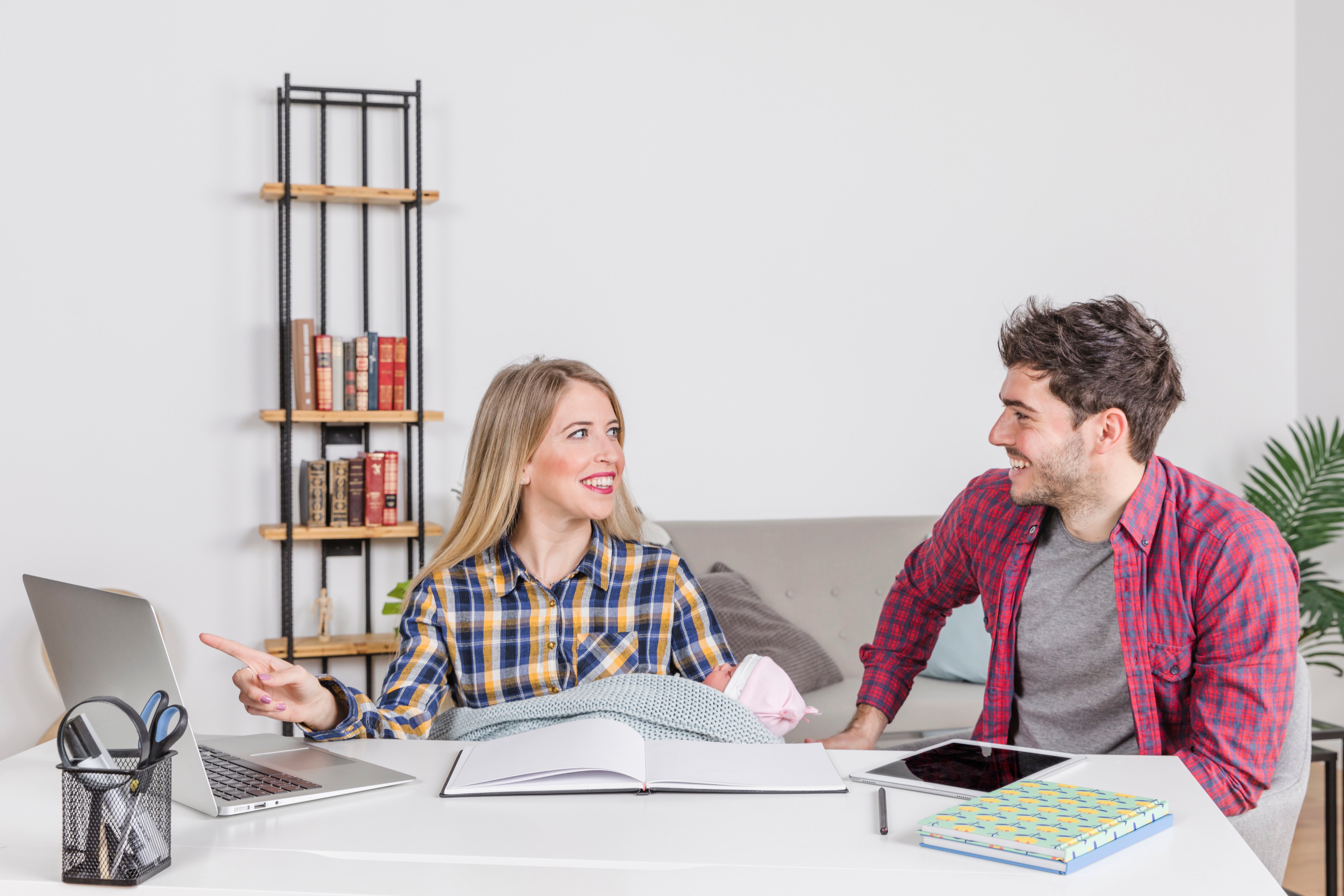 happy-parents-with-baby-pointing-laptop-screen (1)